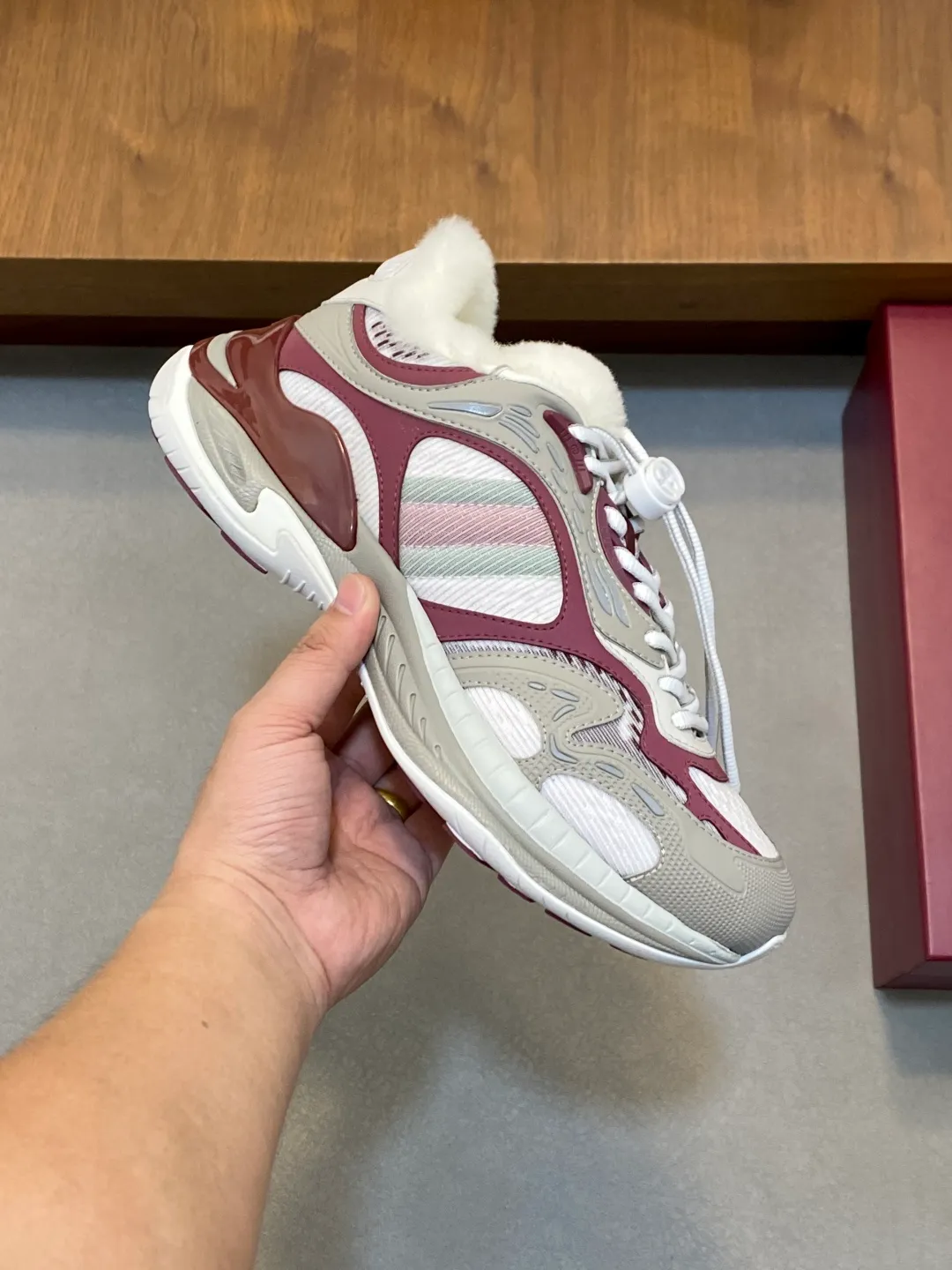 Men's men's shoes 💰980 Gucci Gucci 2.0 sneakers, retro casual shoes, original purchase, development, production. Gucci 2.0 sneakers reinterpret the brand's iconic striped webbing elements. This sneaker reinterprets the iconic details, using EVA thick soles, with a smart silhouette, bringing a stable and comfortable wearing experience. Beautiful packaging at the delivery counter. Fabric: original imported cowhide + technical fabrics. Lining: imported real wool lining. Sole: original molded ultra-light foam rubber. Bottom thickness: 4CM. Size: 39-44 (customized for 38, 45, 46)